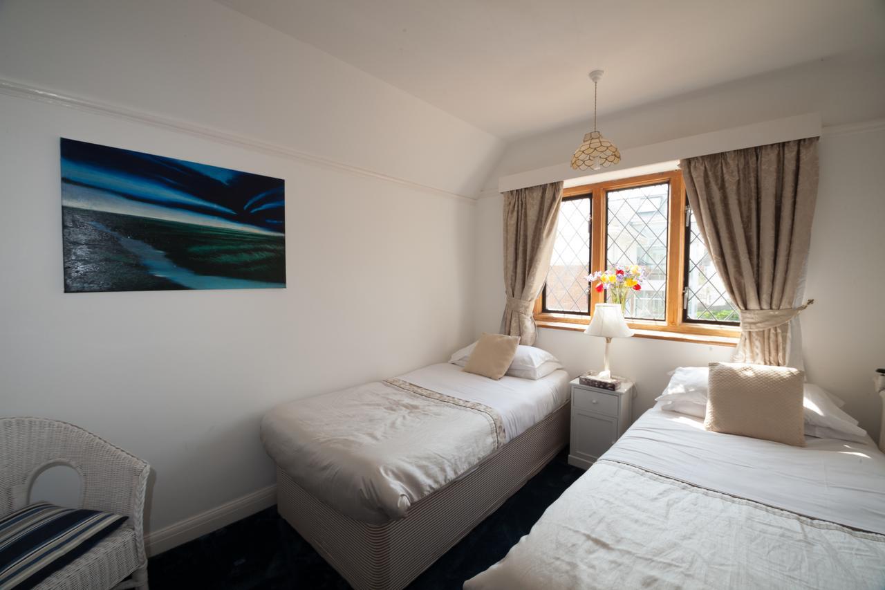 Fern Lodge Guesthouse Hythe  Exterior photo