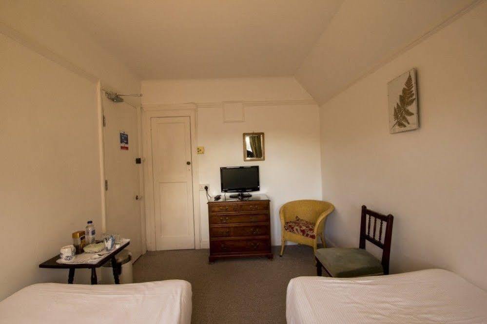 Fern Lodge Guesthouse Hythe  Exterior photo