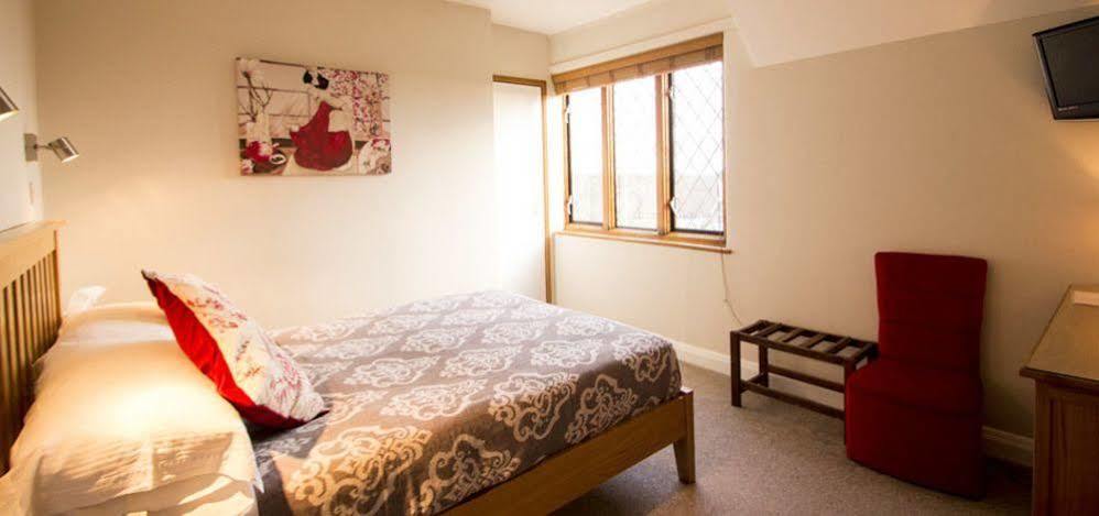 Fern Lodge Guesthouse Hythe  Exterior photo
