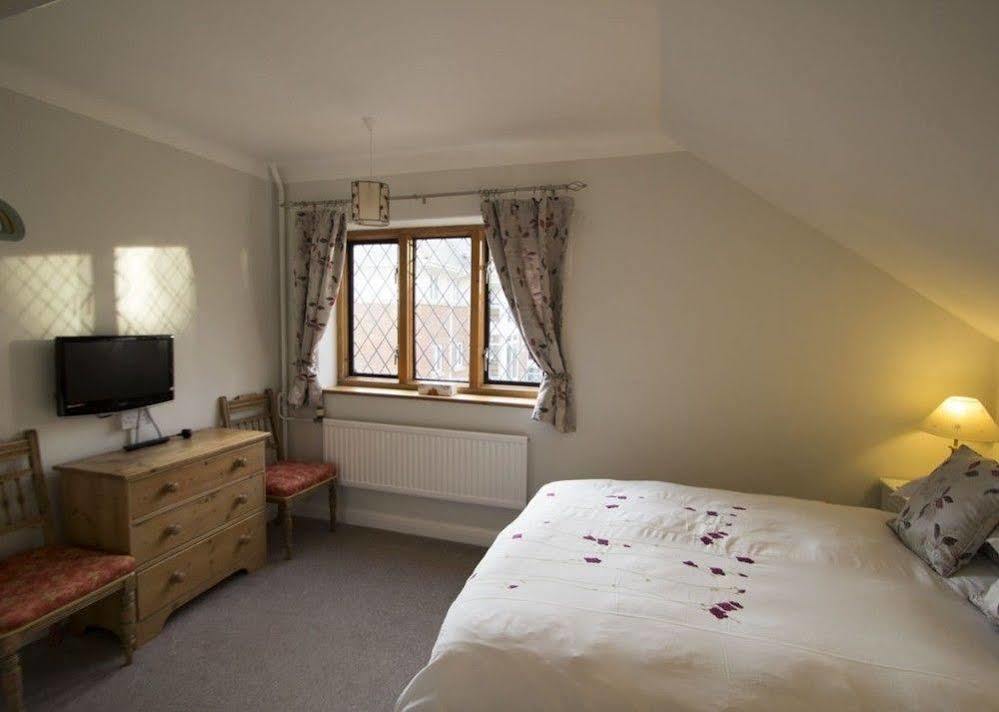 Fern Lodge Guesthouse Hythe  Exterior photo