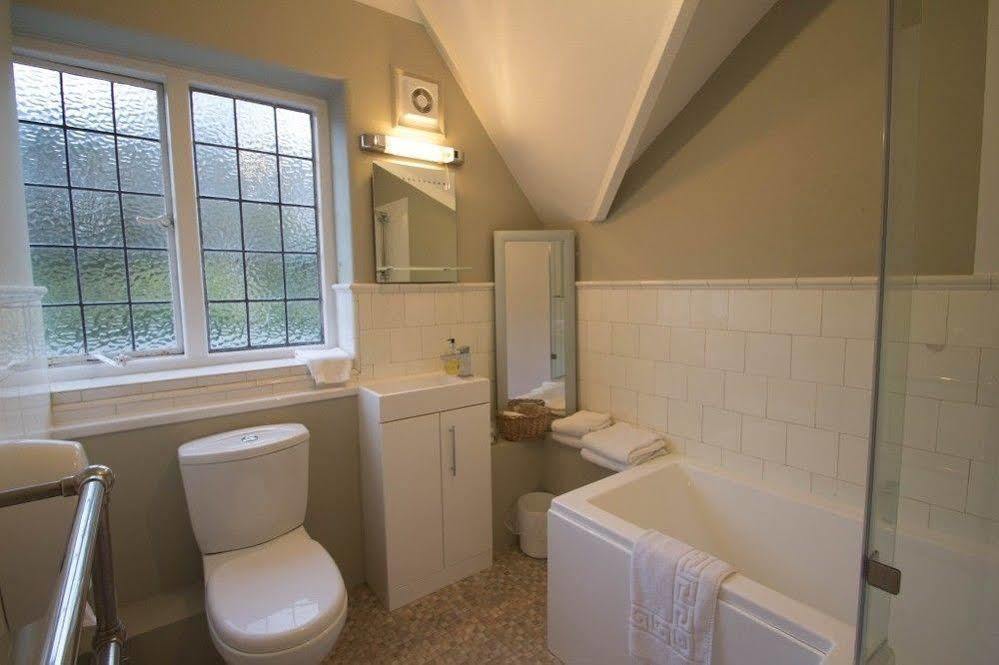 Fern Lodge Guesthouse Hythe  Exterior photo