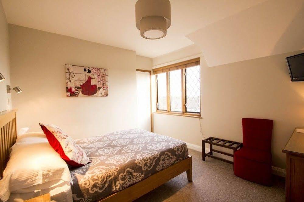 Fern Lodge Guesthouse Hythe  Exterior photo