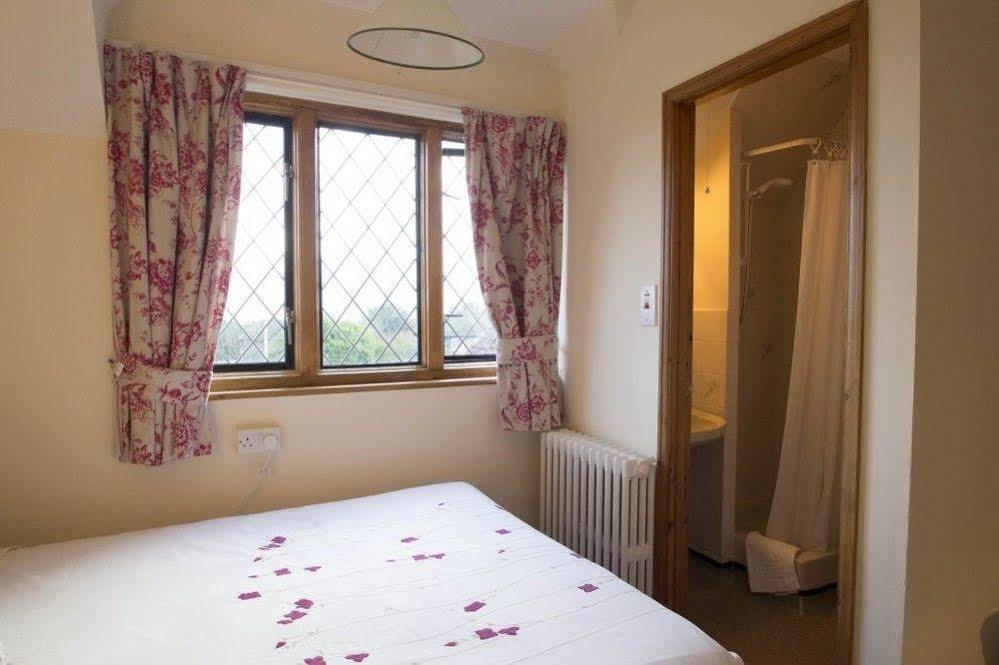Fern Lodge Guesthouse Hythe  Exterior photo